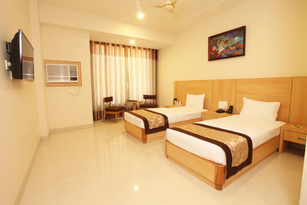 Wingston A Treehouse Hotel Goverdhan Radha Kund Zimmer foto