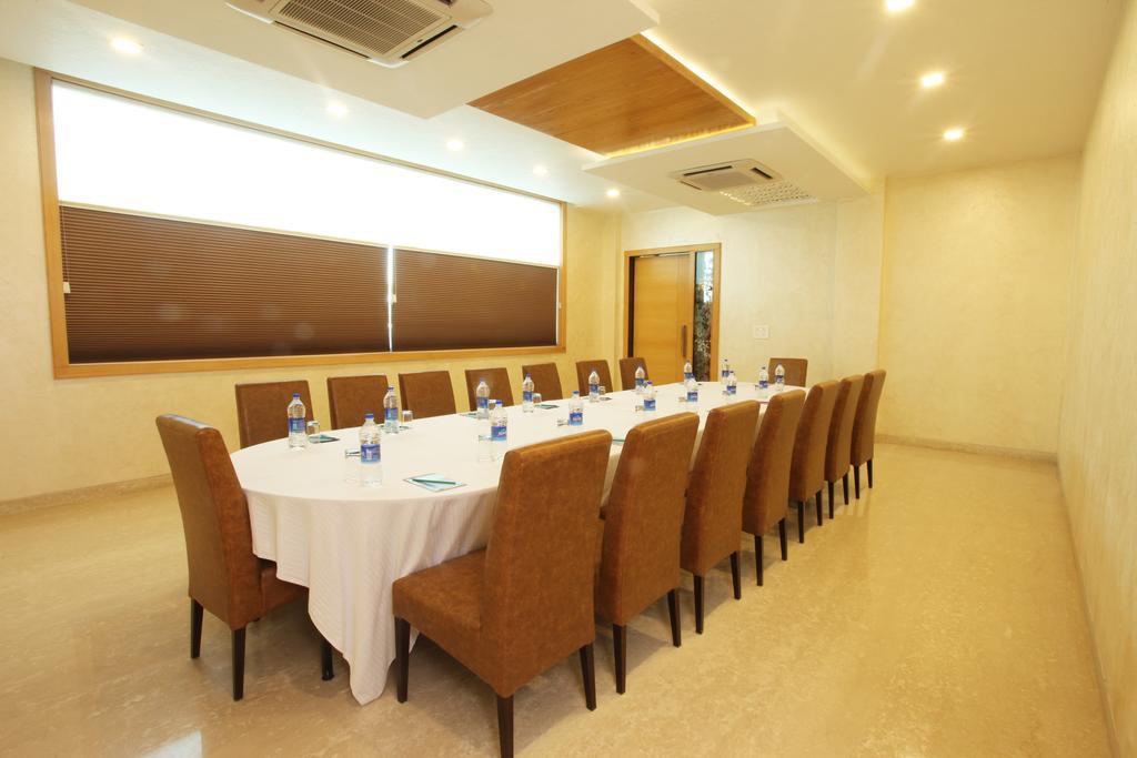 Wingston A Treehouse Hotel Goverdhan Radha Kund Exterior foto