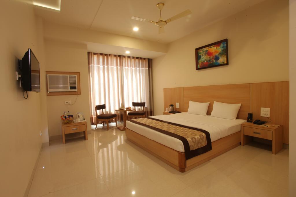 Wingston A Treehouse Hotel Goverdhan Radha Kund Zimmer foto